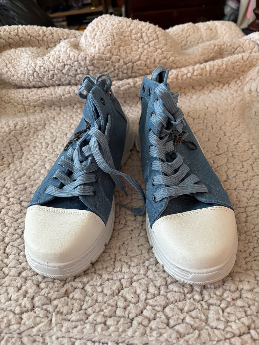 SHEIN Blue Canvas High-Top Sneakers with White Toe